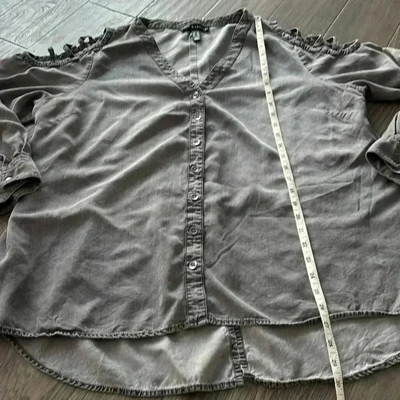 Love & Legend | Grey long sleeve peak a boo shoulder blouse - Picture 8 of 10